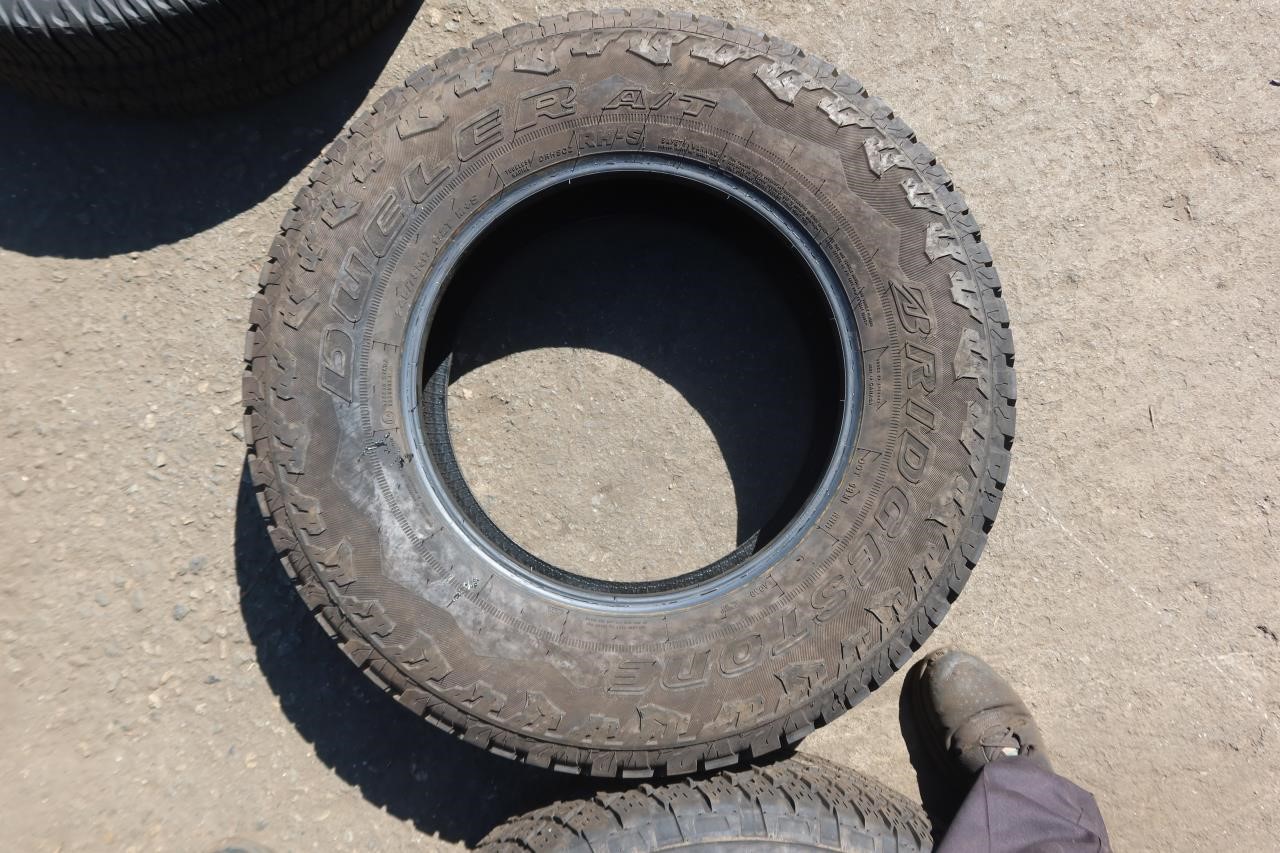 Bridgestone Dueler A/T 245/70r17 Single Tire