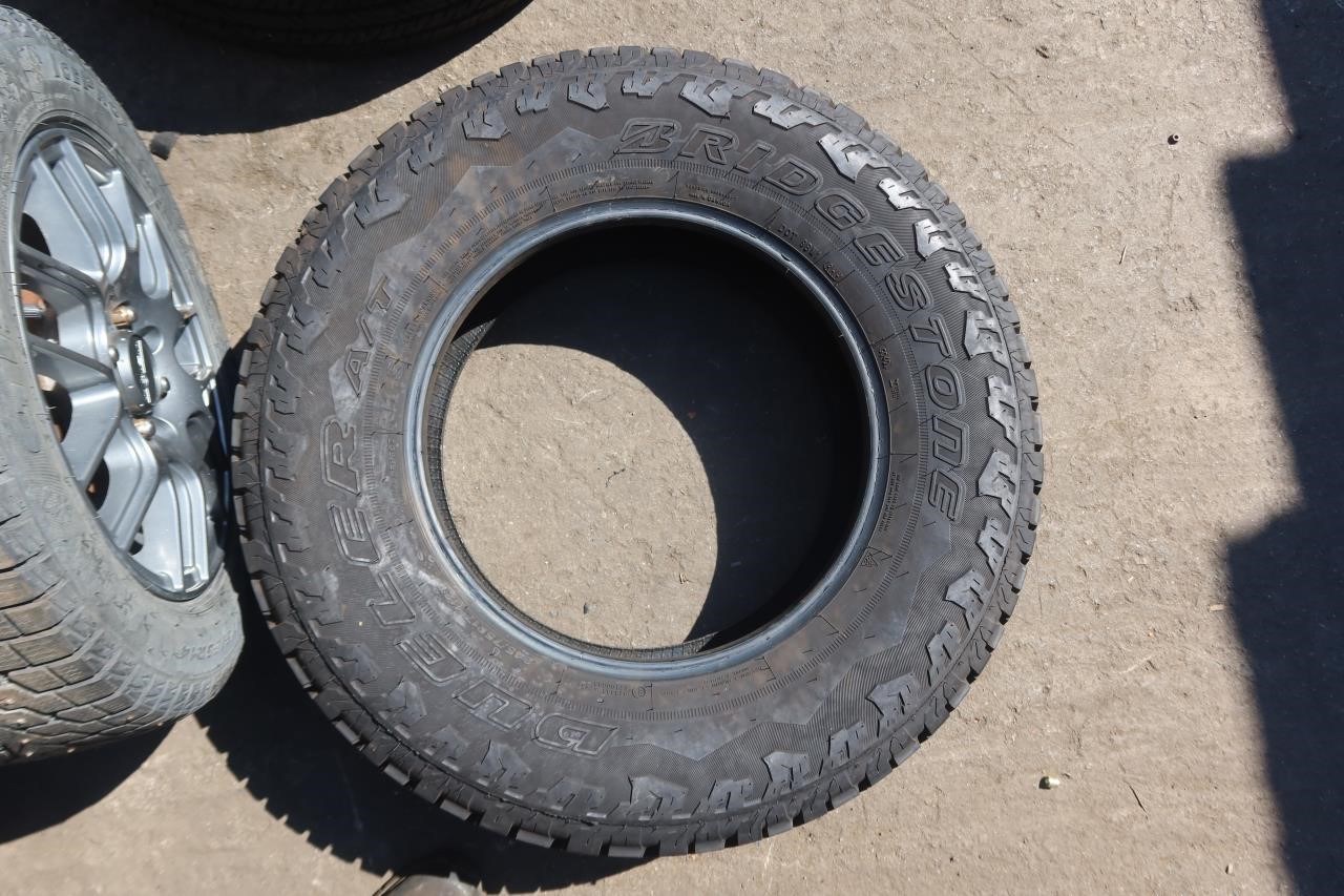 Bridgestone Dueler A/T 245/75R17 Single Tire