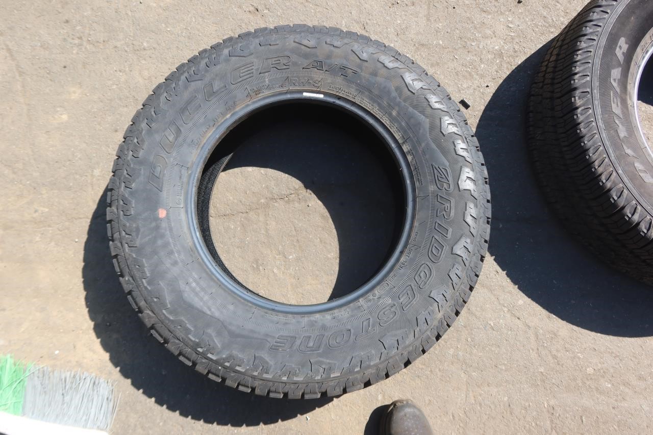 Bridgestone Dueler A/T 245/75R17 Single Tire