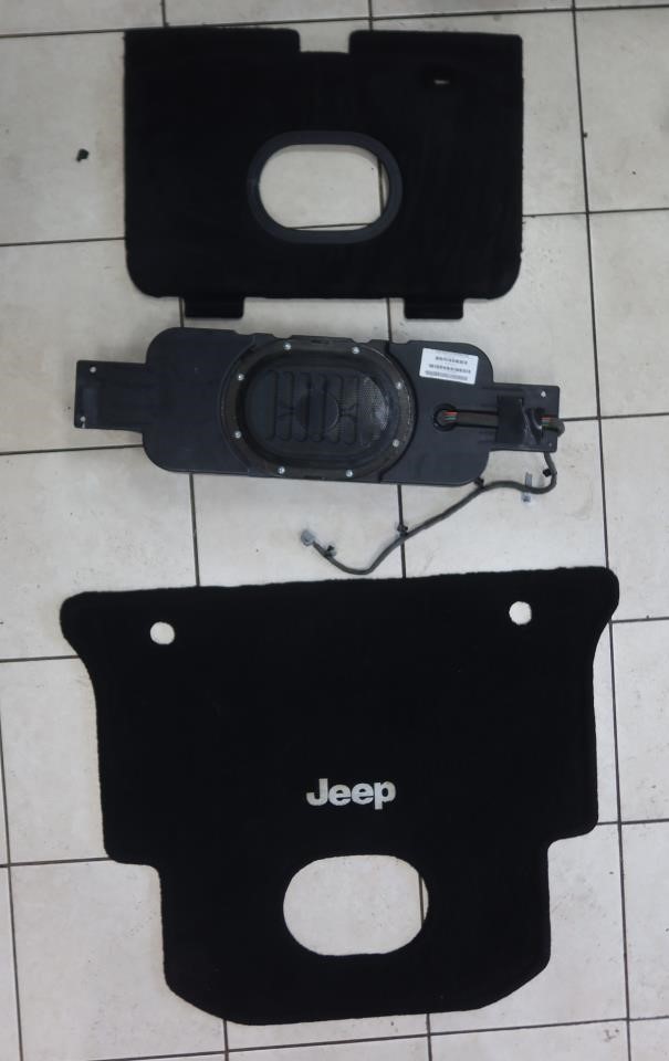 2015-2018 Jeep Wrangler JK OEM Subwoofer Speaker w/ Carpets 68223349