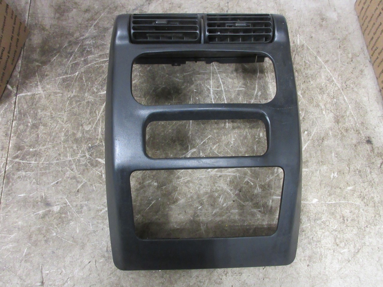 03-06 Jeep Wrangler TJ OEM Center Dash Radio Bezel Black w/ Vents 5HG72DX9