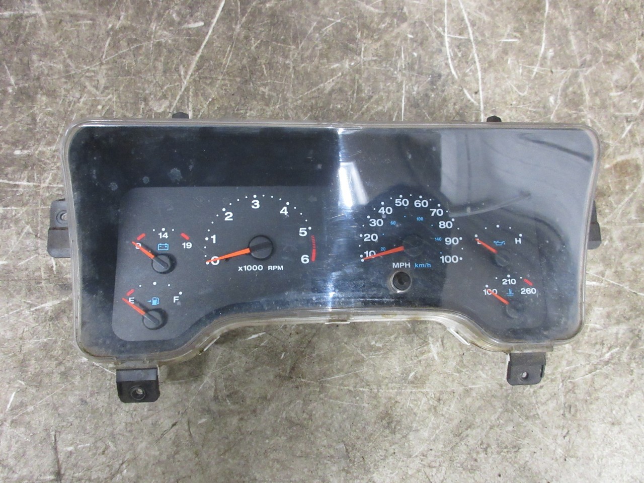 2006 Jeep Wrangler TJ OEM Instrument Panel Cluster Speedometer 56010678