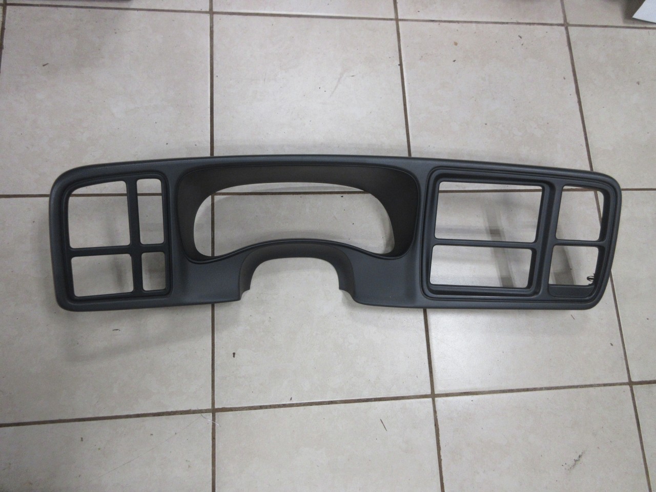 03-06 Chevy GMC OEM Instrument Cluster Dash Bezel Ebony 15178706