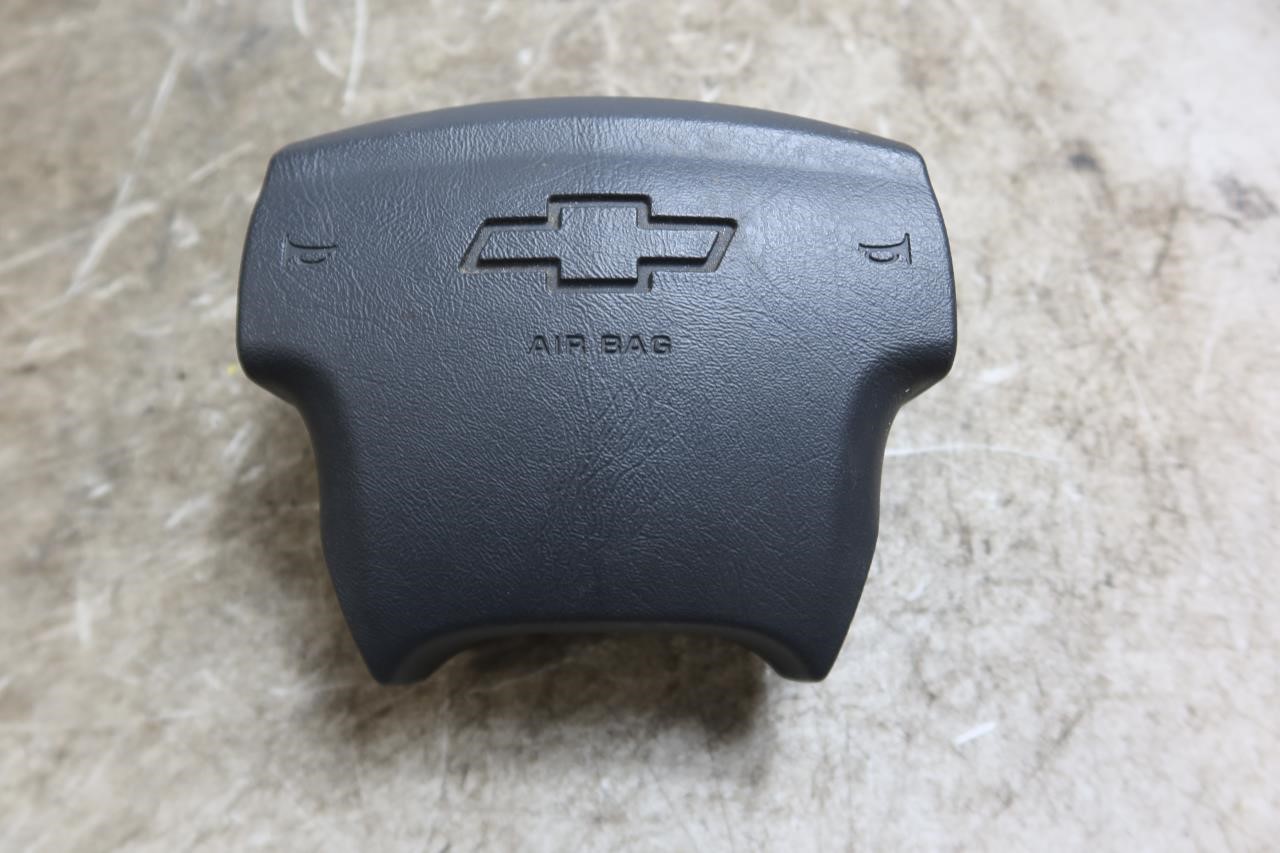 2003-2006 Chevy Tahoe OEM Left Driver Steering Wheel 16866042