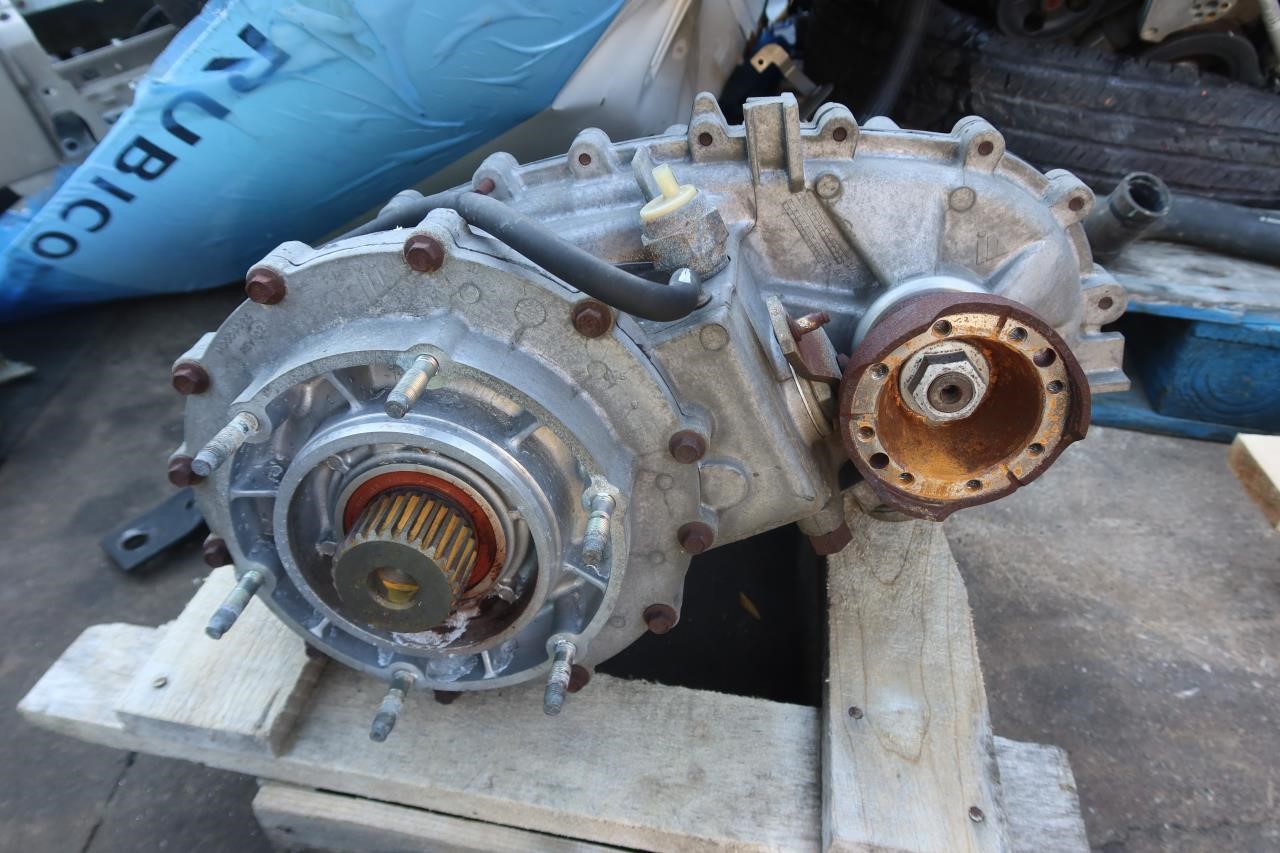 2012-2018 Jeep Wrangler JK OEM Rock-Trac 4 to 1 Transfer Case NP241J 52123503