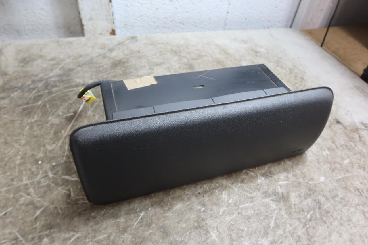 2003-2006 Chevy Silverado / Tahoe OEM Passenger Dash Cover Complete 16759588