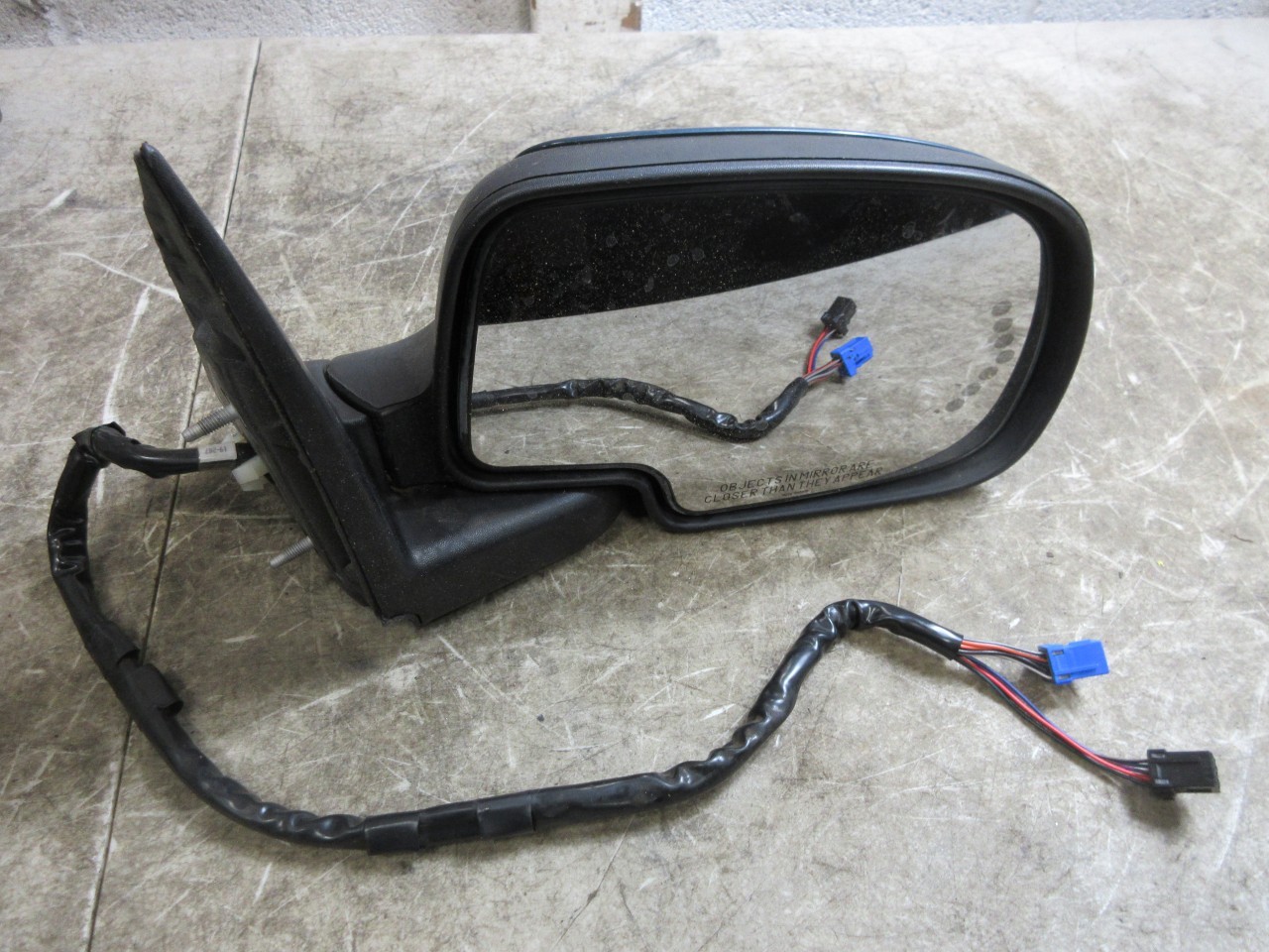 03-06 Tahoe Silverado Suburban Yukon OEM RH Passenger Side View Mirror w/ Signal