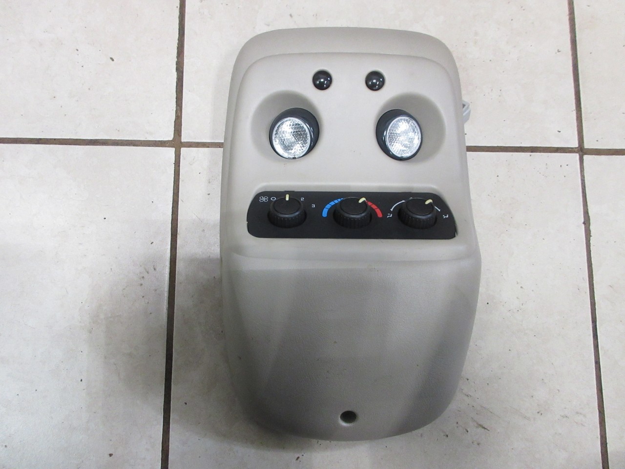 2003-2006 GMC Tahoe Yukon Suburban OEM Overhead Console w/ HVAC 