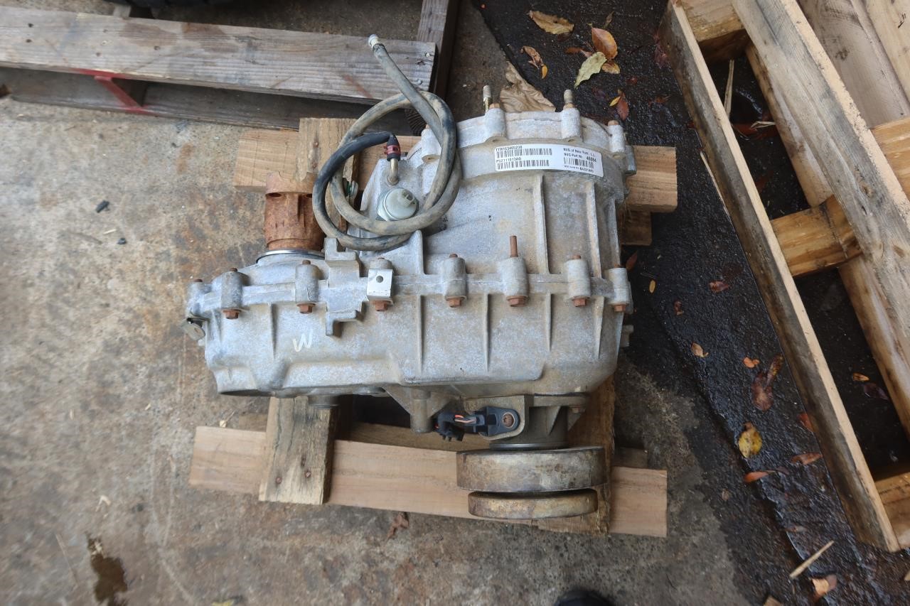2007-2011 Jeep Wrangler JK 3.8L OEM Rock Trac Transfer Case Auto NP241J 52111013