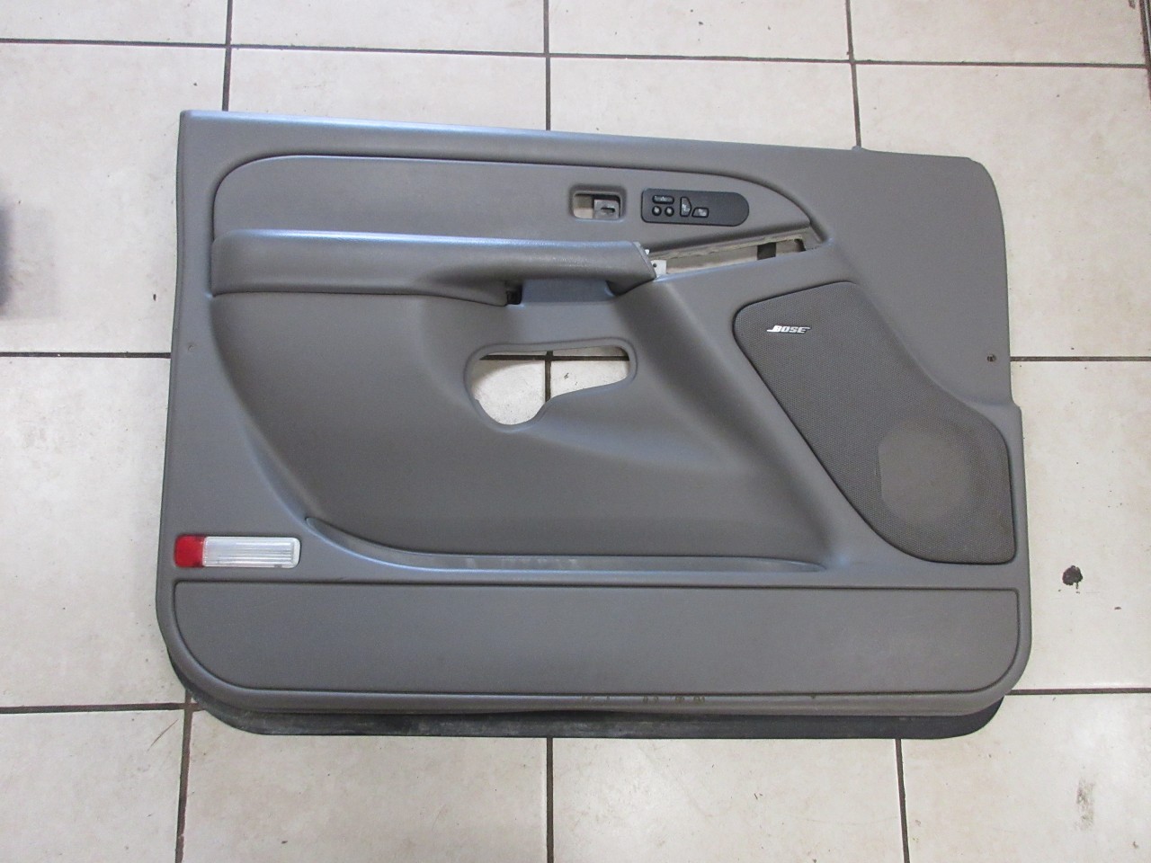 03-06 GM Tahoe Yukon Sierra OEM Left Driver Door Trim Panel 15807447