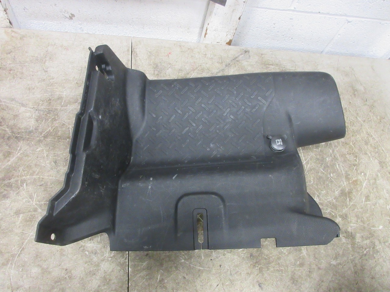 2015-18 Jeep Wrangler JK JKU OEM Rear Right Passenger Quarter Panel Trim w/ Plug