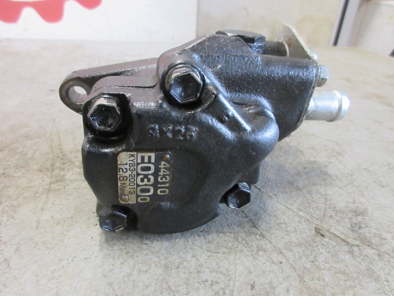 HINO Nissan UD3300 Power Steering Pump 44310-E0300