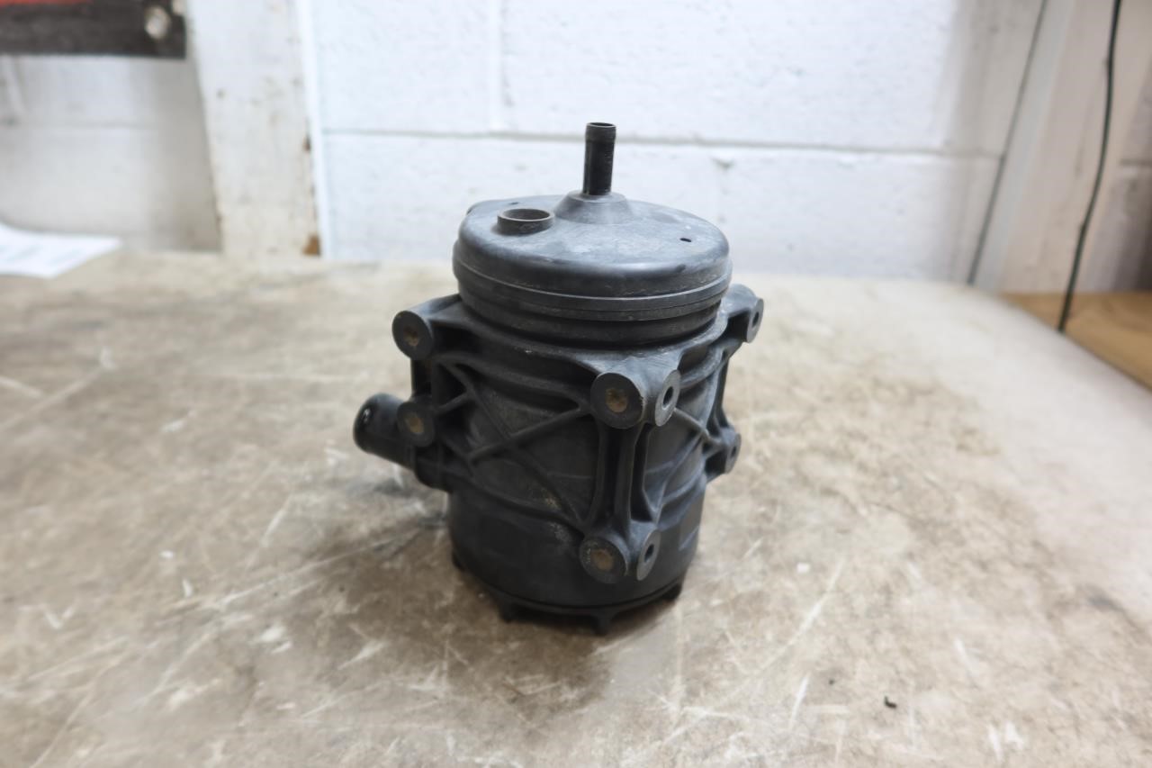 2010 Nissan UD 3300 J08E Engine Crankase Ventilation Filter 7024252