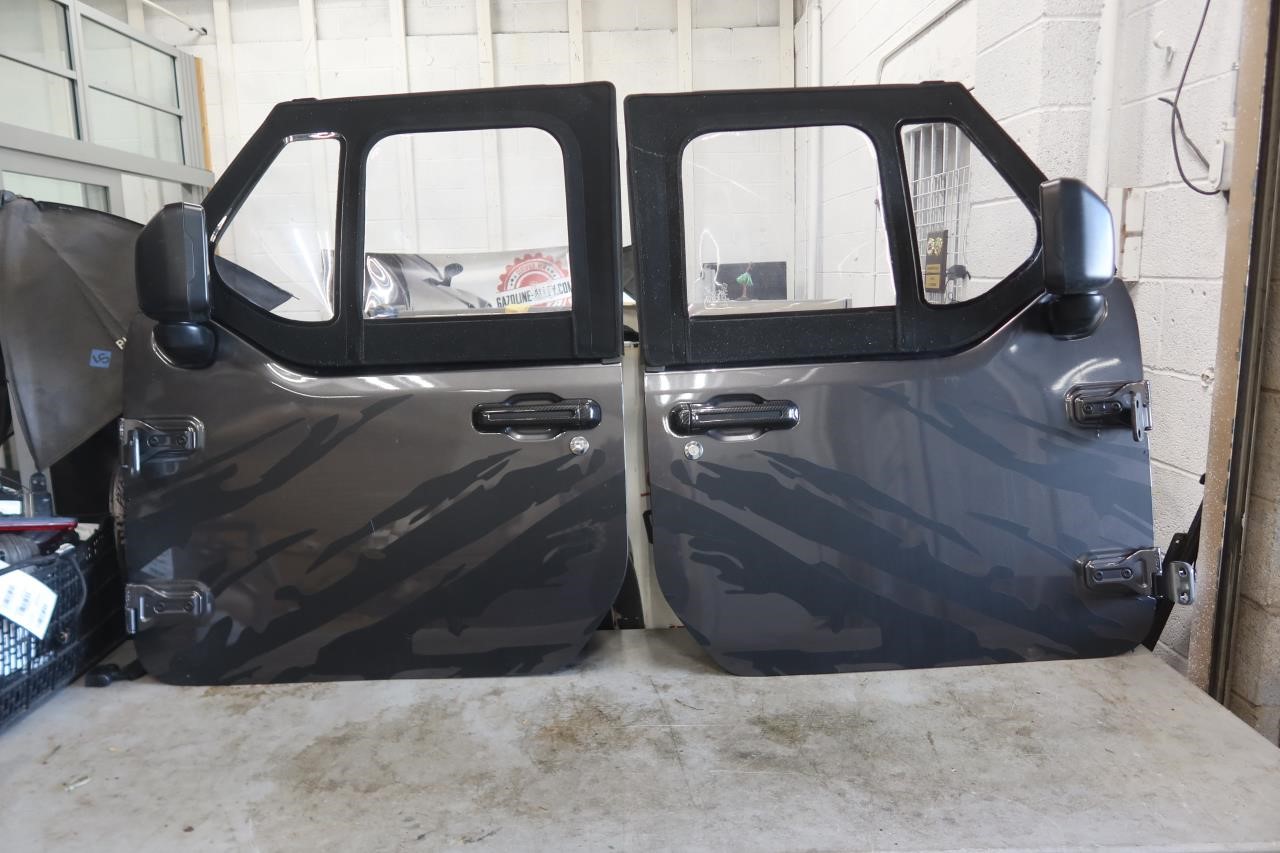 2018-2025 Jeep Wrangler JL OEM Front Half Door Pair Left Right 68284732