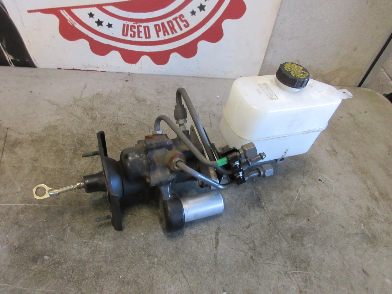 Nissan UD3300 OEM Hydro-Boost Brake Booster w/ Reservoir 