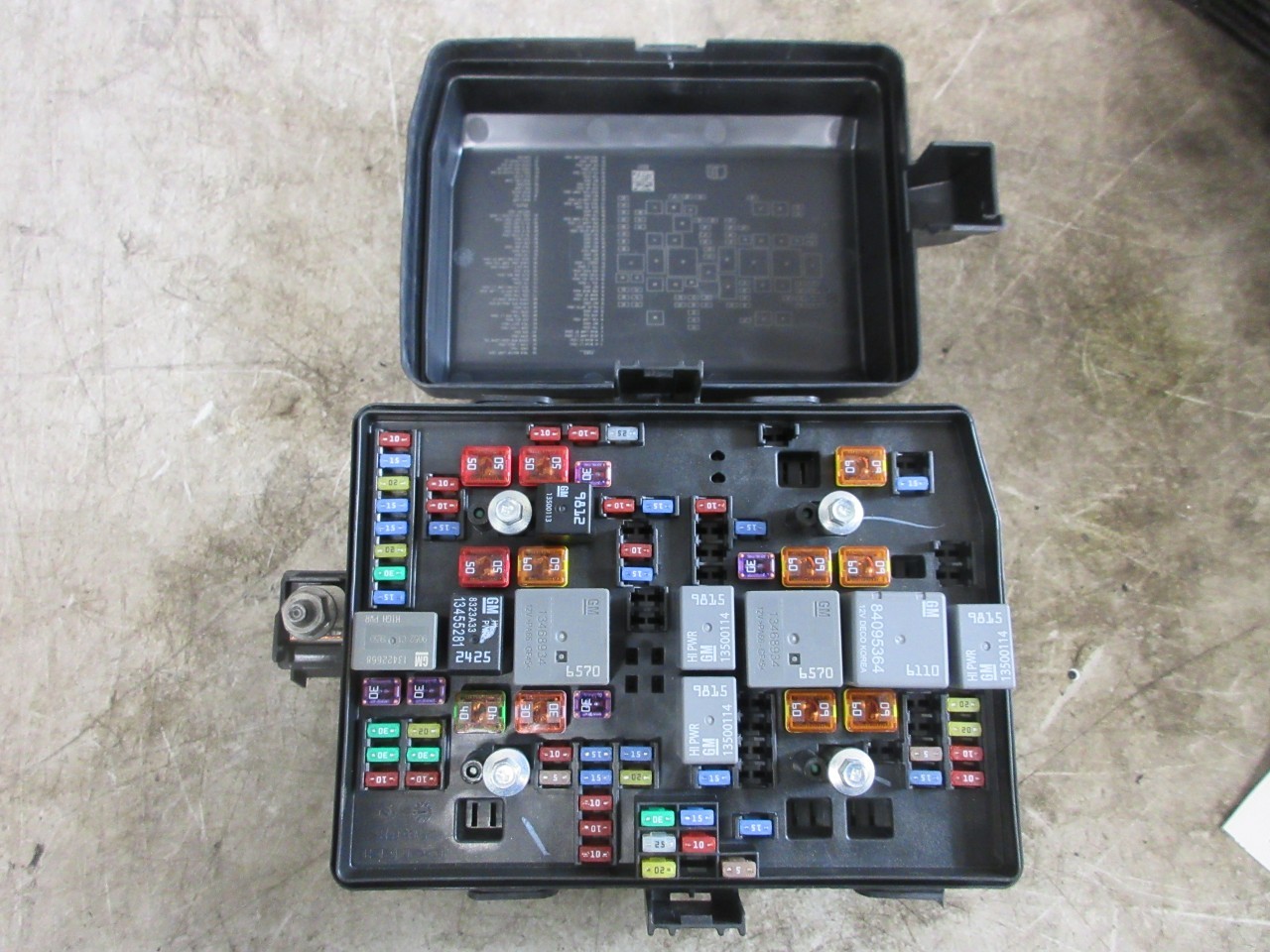 2019-2022 Chevy Silverado OEM Fuse Relay Junction Box 84594608