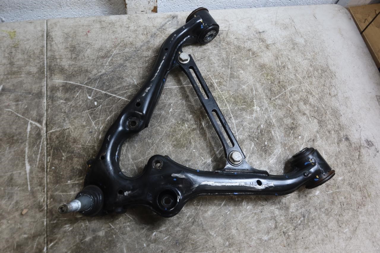 2019-2023 Chevy Silverado 1500 OEM Front Right Lower Control Arm 84628883