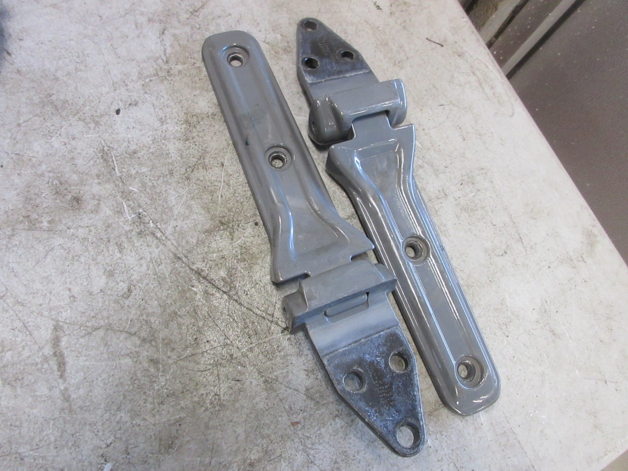 2018-2023 Jeep Wrangler JL OEM Rear Tailgate Trunk Hinge Set 68282145