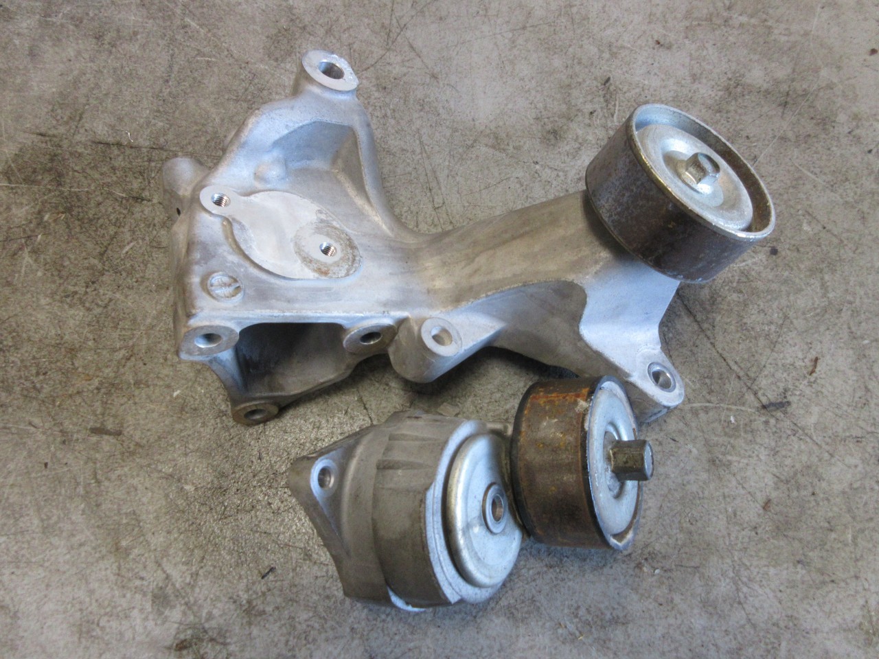 Nissan UD 3300 OEM Belt Tensioner Assembly 