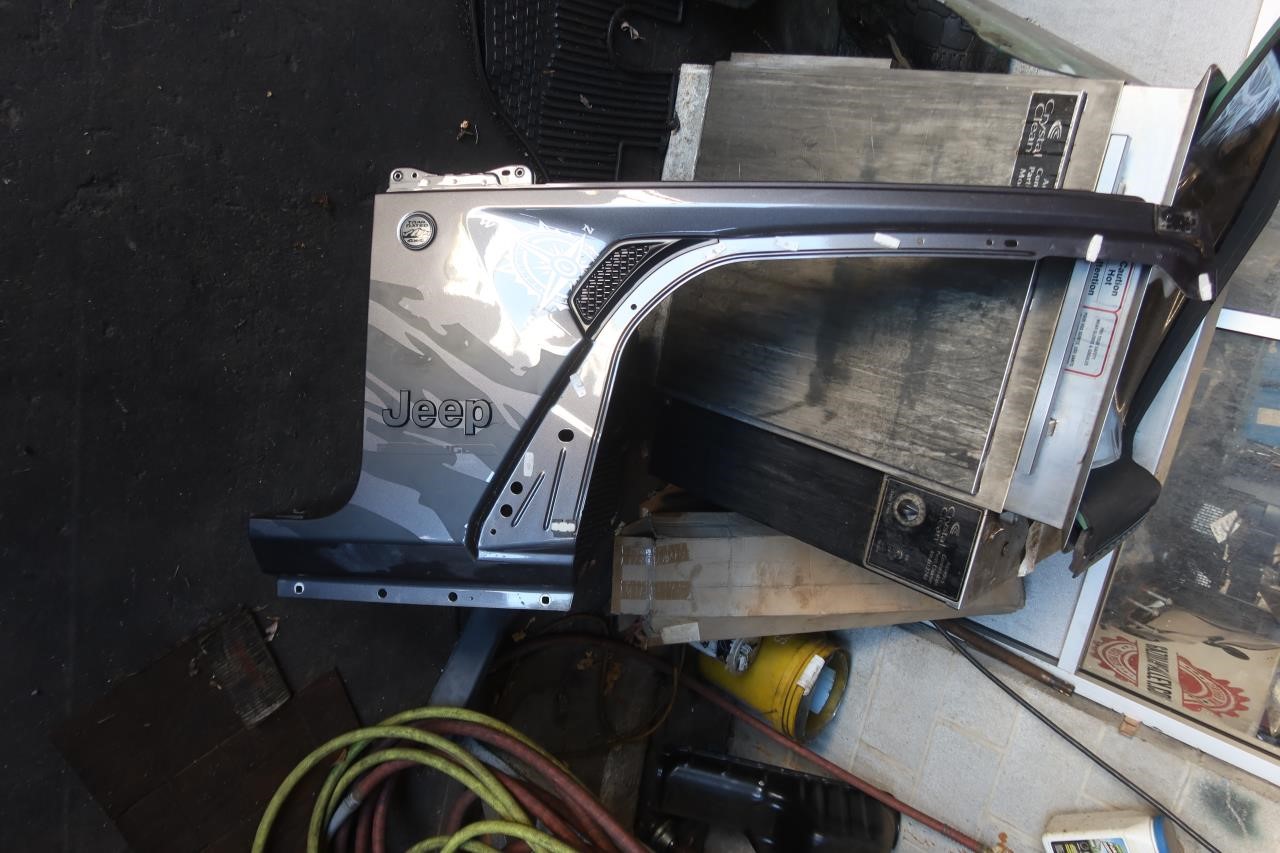 2018-2023 Jeep Wrangler JL OEM Front Right RH Passenger Fender 68281946
