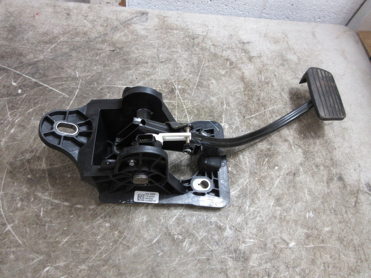 2019-2025 Chevy Silverado OEM Brake Foot Pedal Assembly 84596350