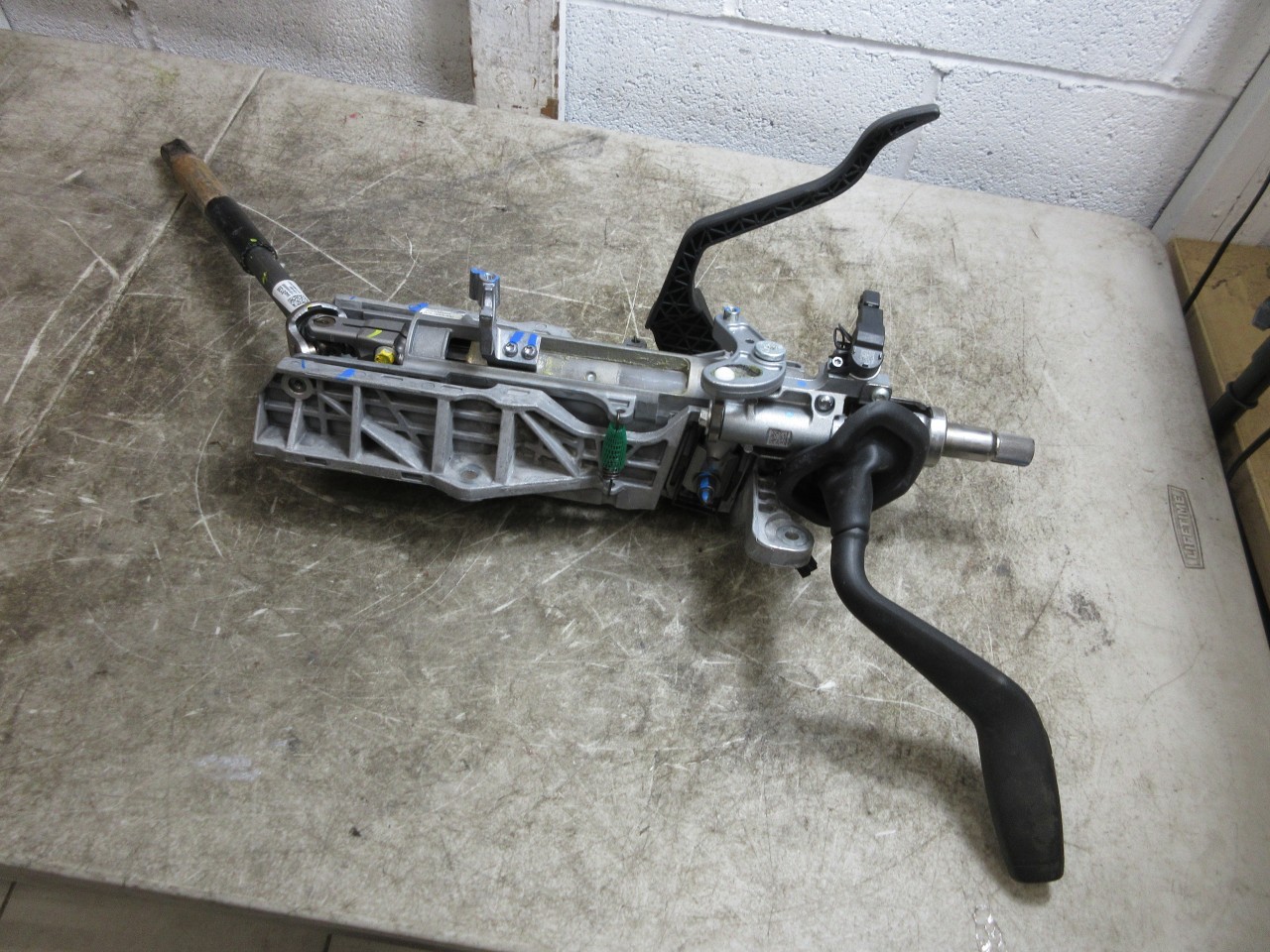 2019-2022 Chevy Silverado Sierra OEM Steering Column Assembly 84667604