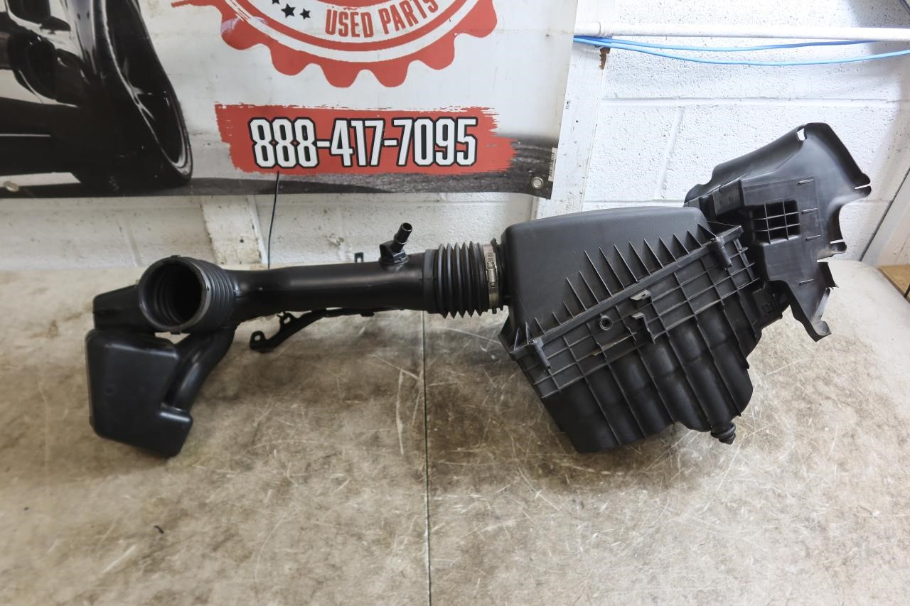 18-24 Jeep Wrangler JL Gladiator 3.6L Air Intake Cleaner Box Tube 68257026