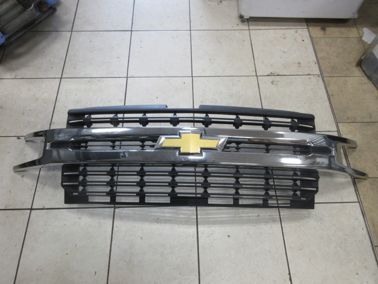 2019-2022 Chevy Silverado 1500 OEM Front Grille Chrome 84511036
