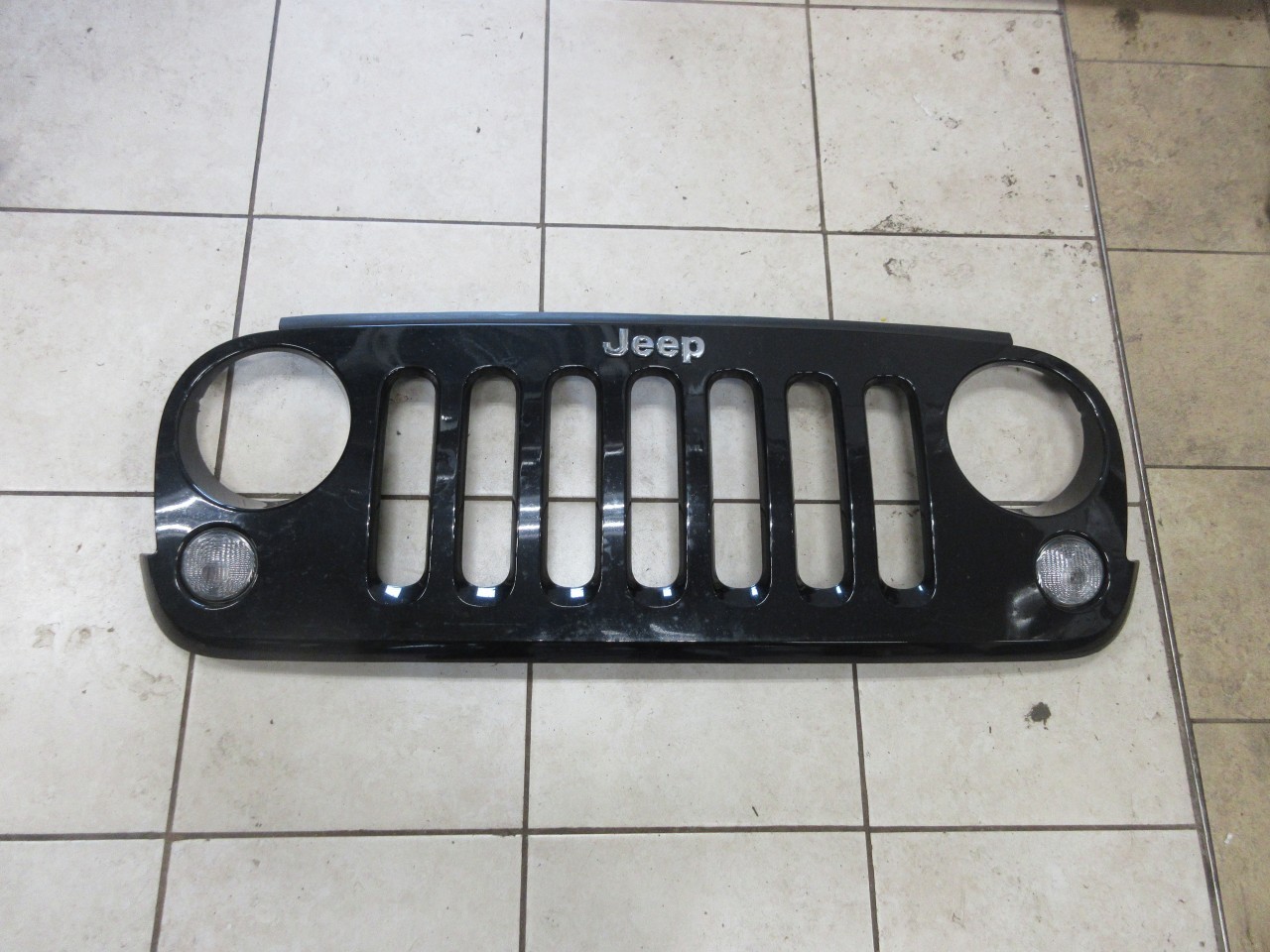 2007-2018 Jeep Wrangler JK OEM Grille Silver PX8 68046306