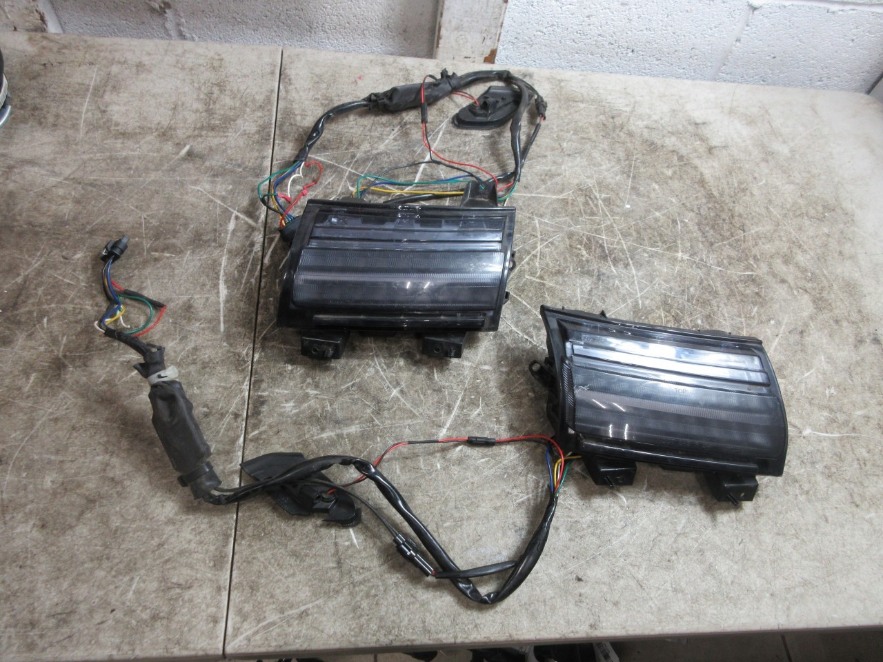 20-25 Jeep Wrangler JL Gladiator OEM Morimoto XB LED Turn Signal Light Pair 