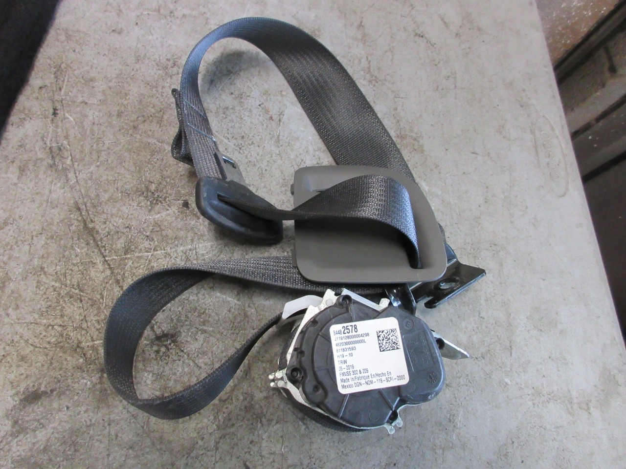2019-2022 Chevy Silverado 1500 OEM Rear Left Seat Belt Retractor 84482578