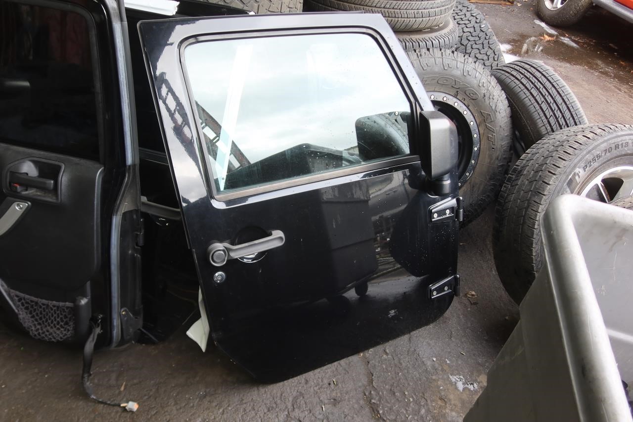 2011-2018 Jeep Wrangler JK JKU OEM Front Right Passenger Door 68079596