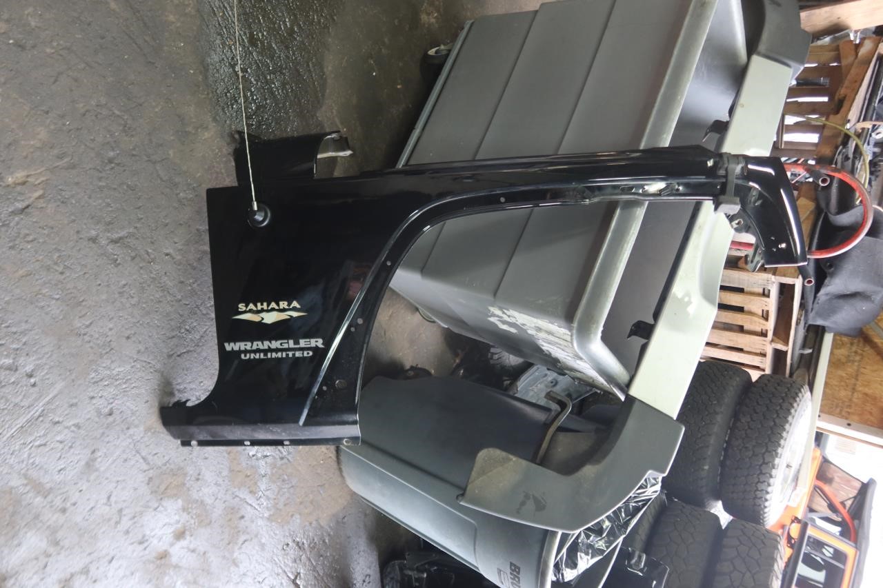 2007-2018 Jeep Wrangler JK OEM Front RH Passenger Fender PX8 68029992