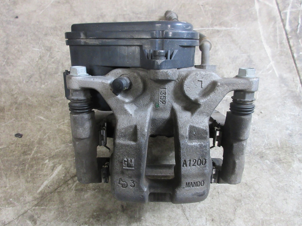 2019-2024 Chevy Silverado OEM RR Rear Left Brake Disc Caliper 84688288