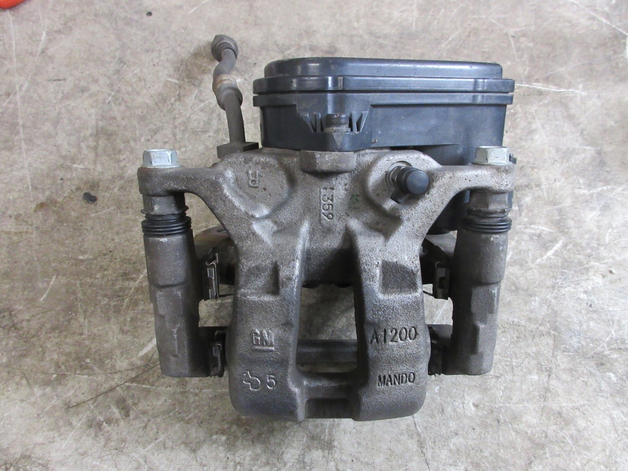 2019-2024 Chevy Silverado 1500 OEM Rear Right Brake Disc Caliper 84688289