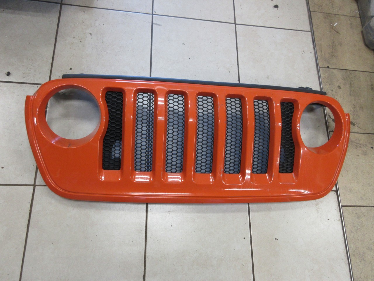 2018-2023 Jeep Wrangler JL Gladiator JT OEM Front Grille Assembly 68316767