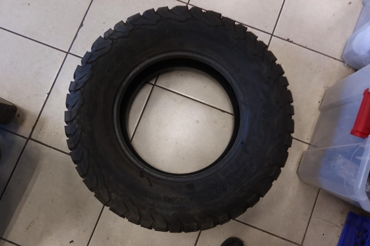 BF Goodrich A/T All Terrain 255/75R17 Single Tire Used