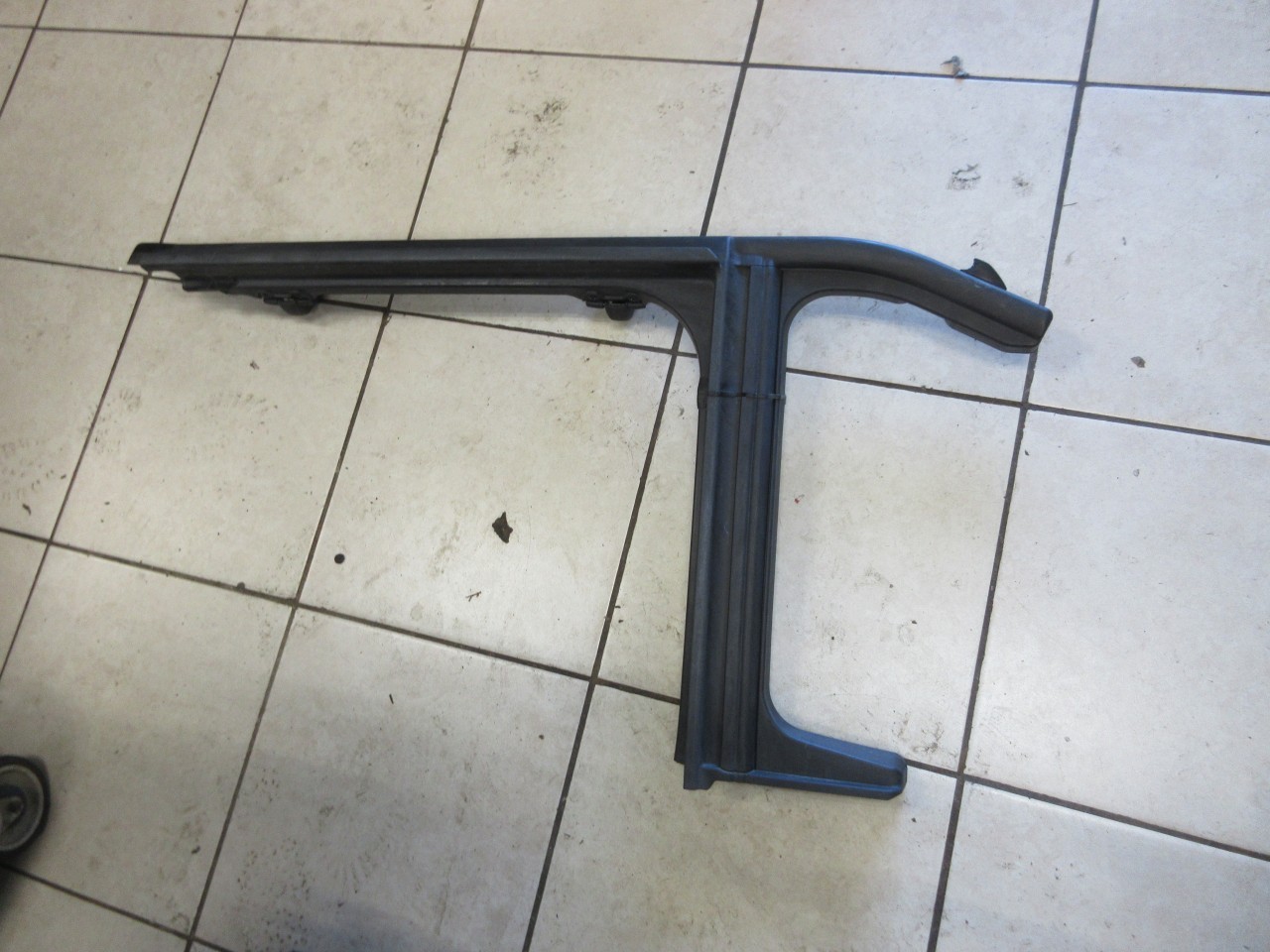 2018-2024 Jeep Wrangler JL 4 Door OEM Left Driver Door Glass Frame 68251547