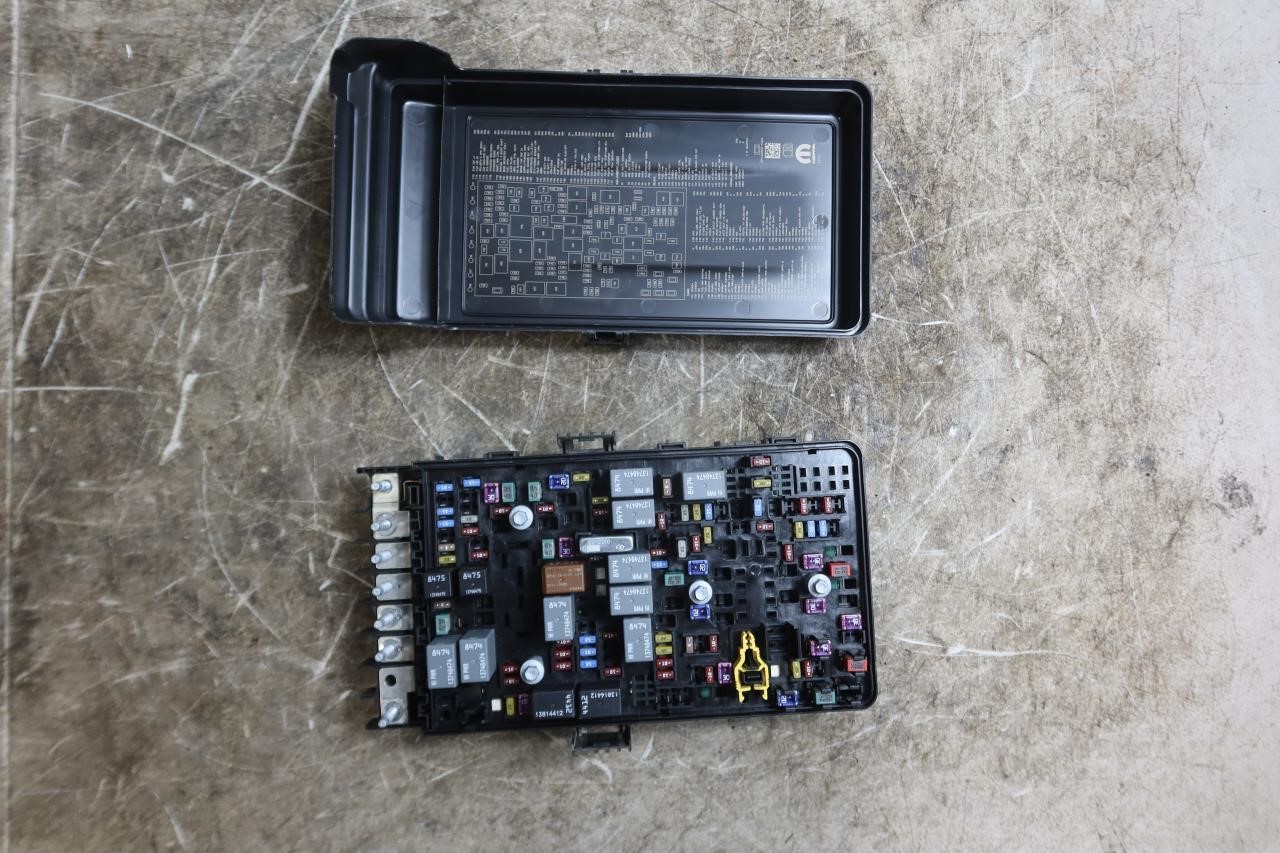 2021 Jeep Wrangler JL 3.6L OEM Engine Fuse Box Relay Junction 68481782