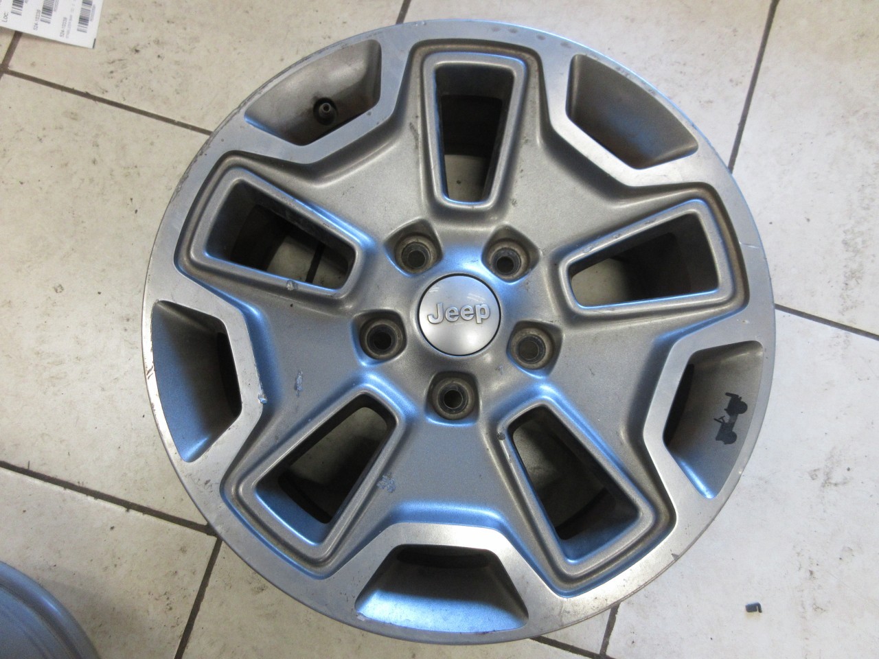 14-2018 Jeep Wrangler JK OEM 17x7.5 Jeep Wrangler JK Wheel Gray 1XA50