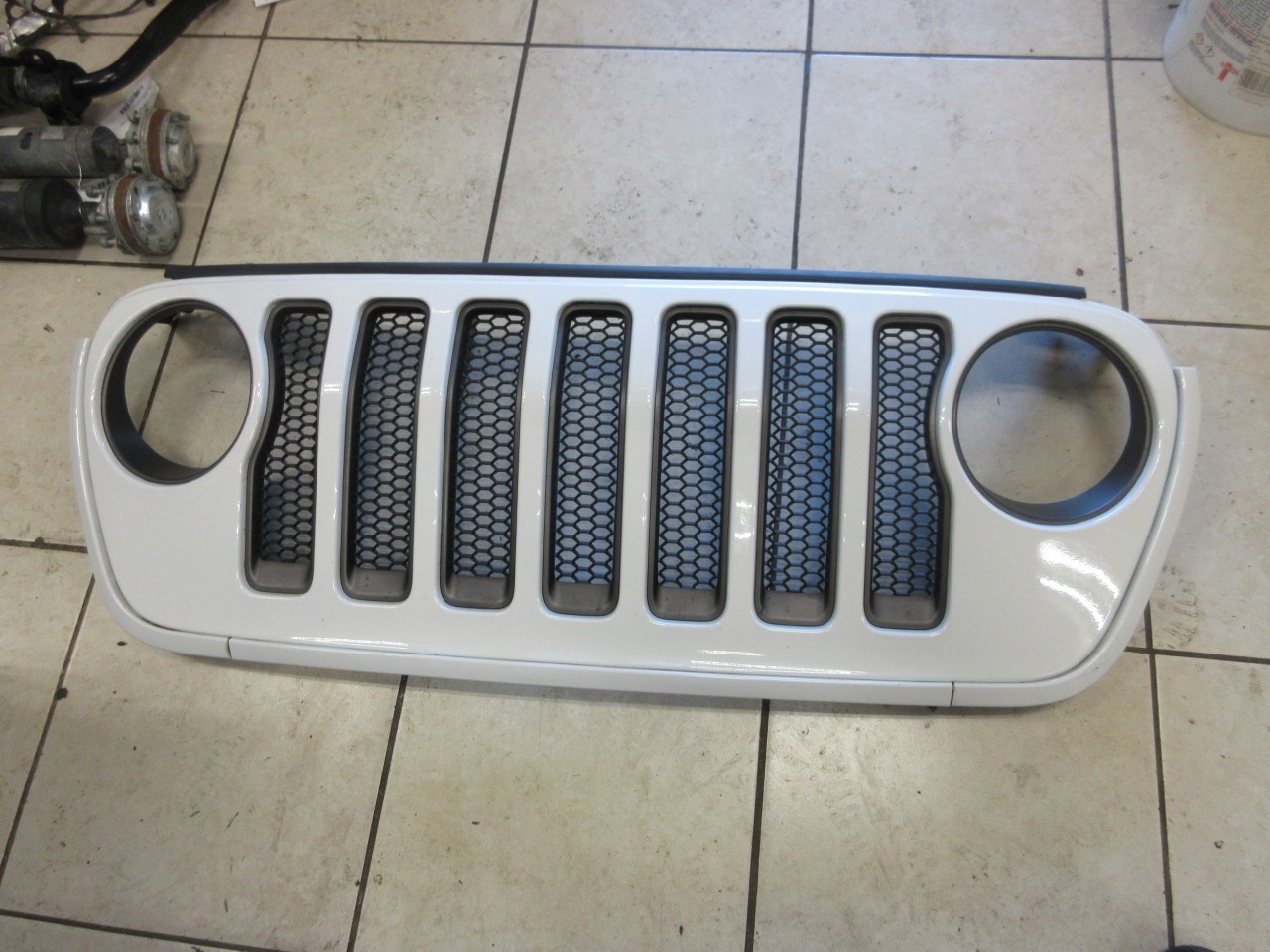 2018-2023 Jeep Wrangler JL Gladiator JT OEM Front Grille Assembly 68316767