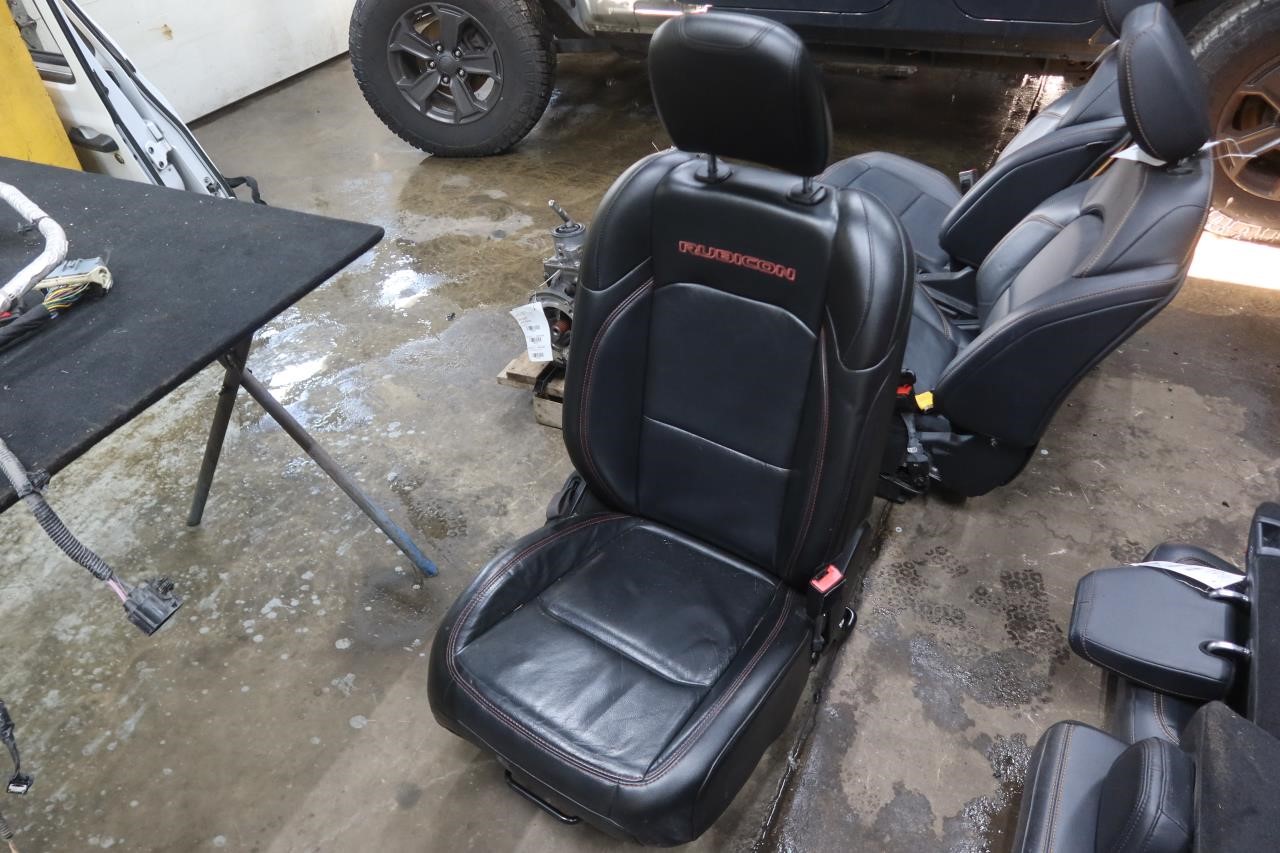2018-2023 Jeep Wrangler Rubicon OEM Front Right Passenger Seat Black Red Leather