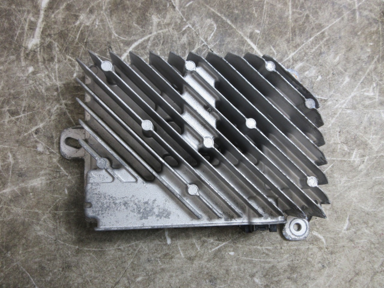 2019-2023 Chevy Silverado OEM Radio Speaker Amplifier 84813325