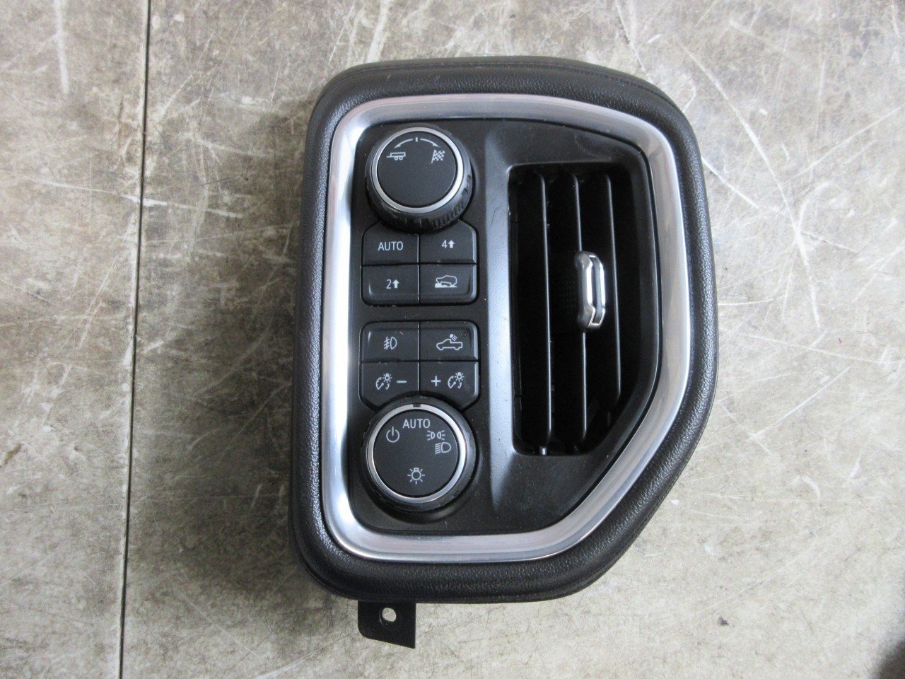 2019-2023 Chevy Silverado OEM LH Dash Vent Trim Pad Panel 84266580