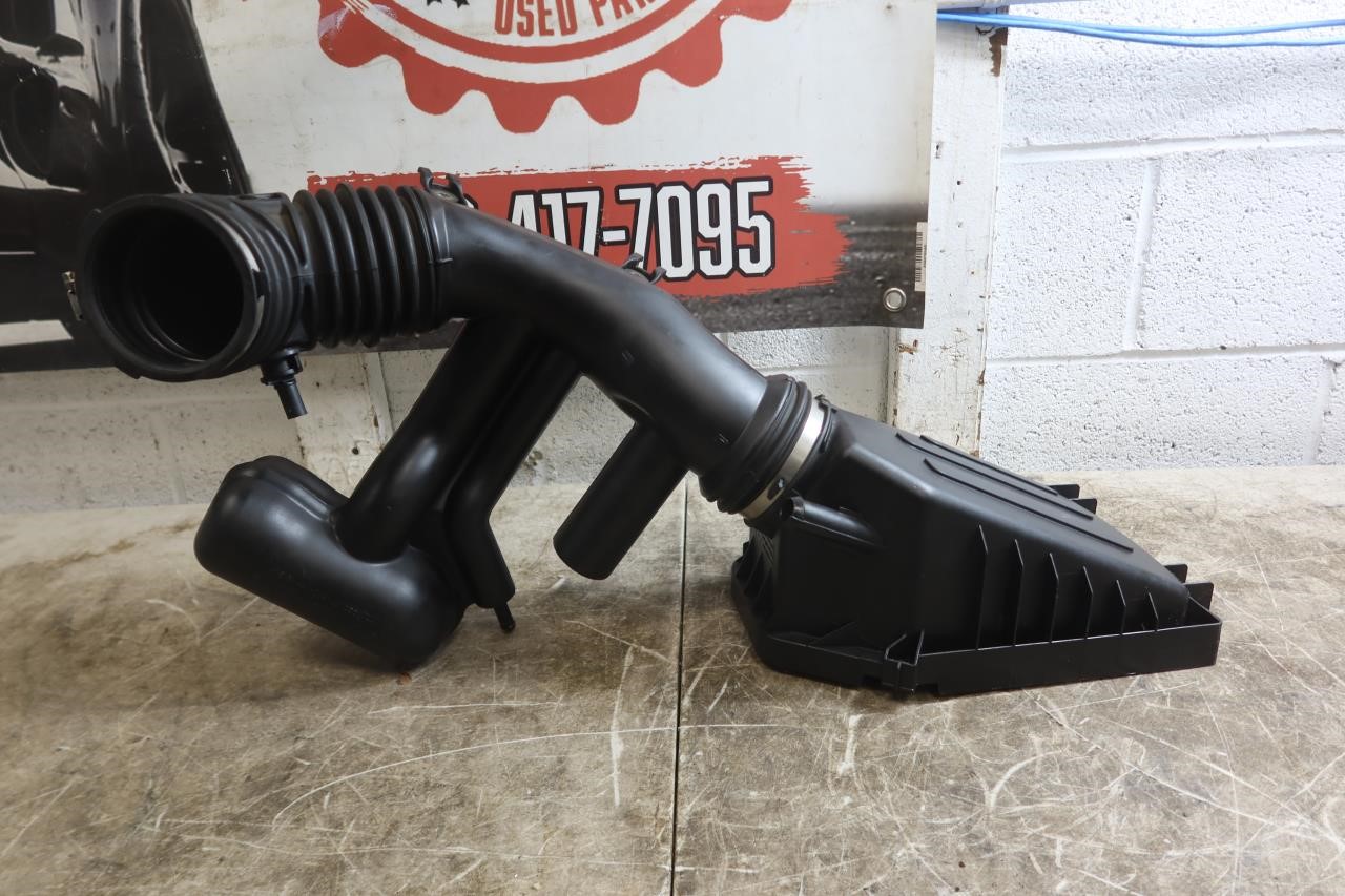 2012-2018 Jeep Wrangler JK OEM Air Intake Cleaner Tube Assembly 04627065