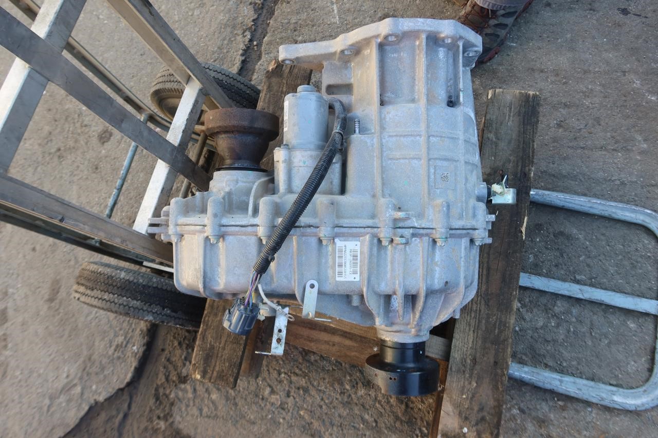 2021-2024 Ford Bronco 2.3L OEM Transfer Case Part Time 4x4 MB3Z-7A195-C