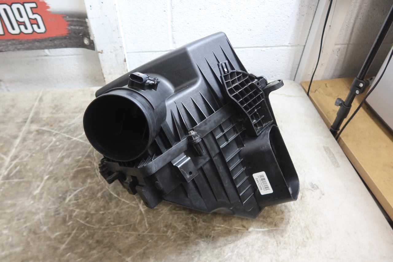 2019-2024 Chevy Silverado 1500 5.3L OEM Air Cleaner Filter Box 84412395