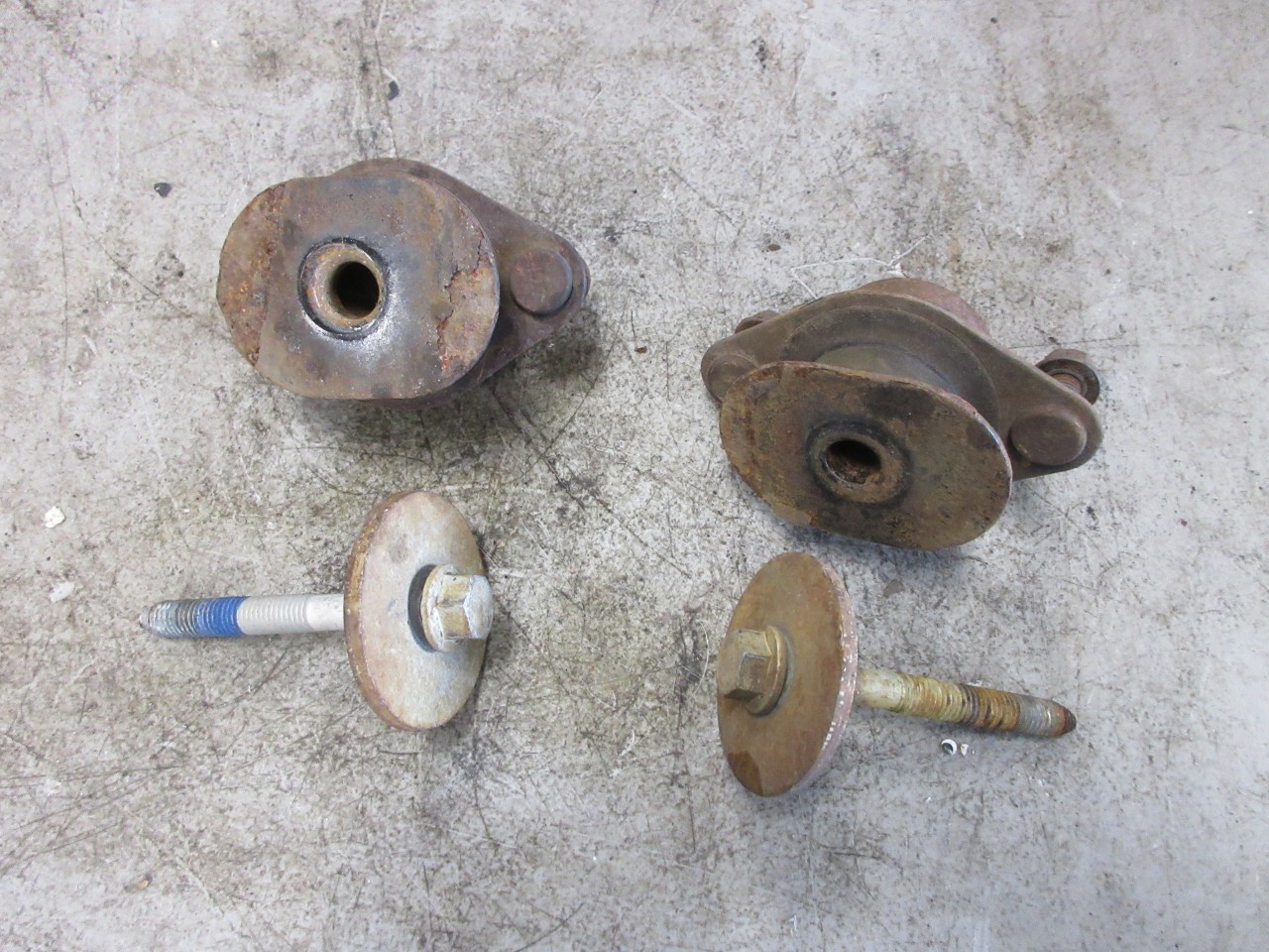 2007-2018 Jeep Wrangler JK OEM L/R Body Hold Down Bushing Pair 68373083