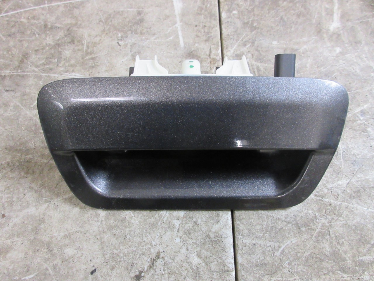 2014-2023 Dodge Durango Jeep Grand Cherokee OEM Tailgate Trunk Handle 1YK38LAUAE