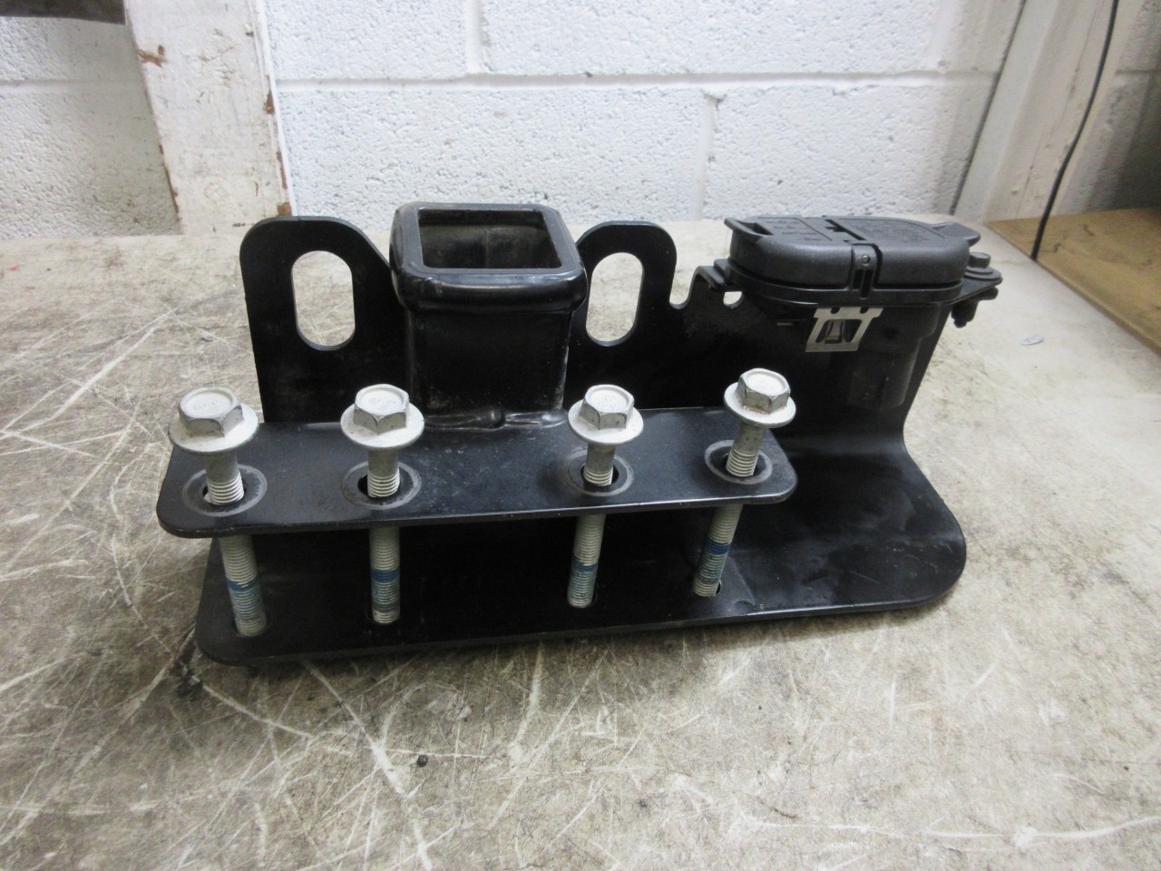 2021-2025 Ford Bronco OEKM Rear Trailer Tow Hitch Coupling MB3C19E544AD